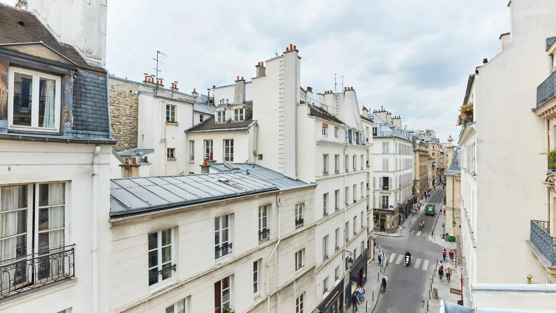 Bnbnova - Place Des Vosges - 1Br With Balcony Parijs 0*,  Frankrijk